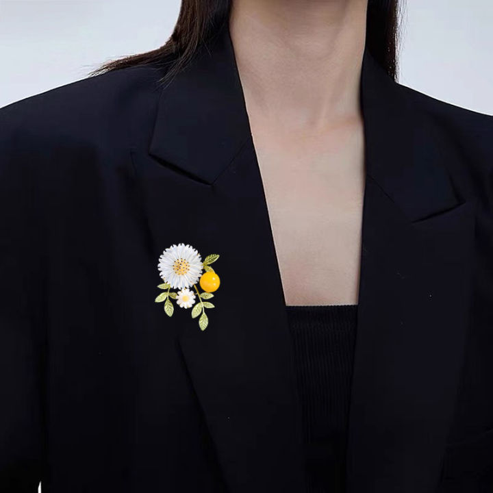 Fashion%20Small%20Daisy%20Flower%20Brooch%20Women%20Clothing%20Coat%20Jewelry%20Party%20Accessories%20Gift%20-%20Image%203