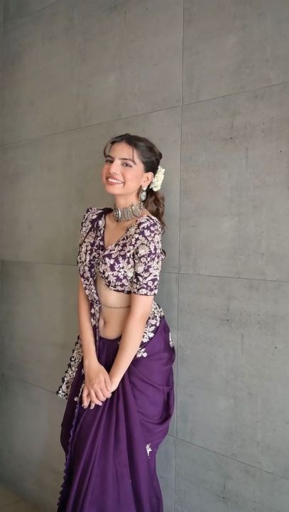 Stunning%20Designer%20Jimmy%20Choo%20Saree%20with%20Thread%20&%20Sequence%20Work%20By%20Sapnaaz%20Fashion%20-%20Image%204