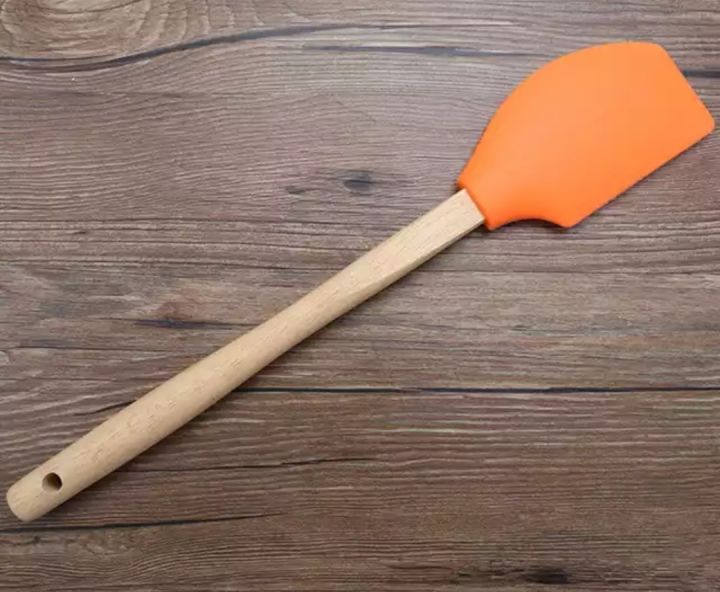 Silicone%20Spatula%20With%20Wooden%20Handle%20-%20Image%205