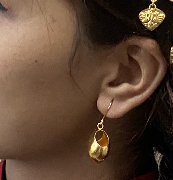 Newari%20Traditional%20Jewellery%20Set%20Gold%20Plated%20Ear%20Ring%20Silver%20Plated%20Mala%20And%20Red%20Muga%20Mala%20Silver%20Plated%20Kale%20-%20Image%207