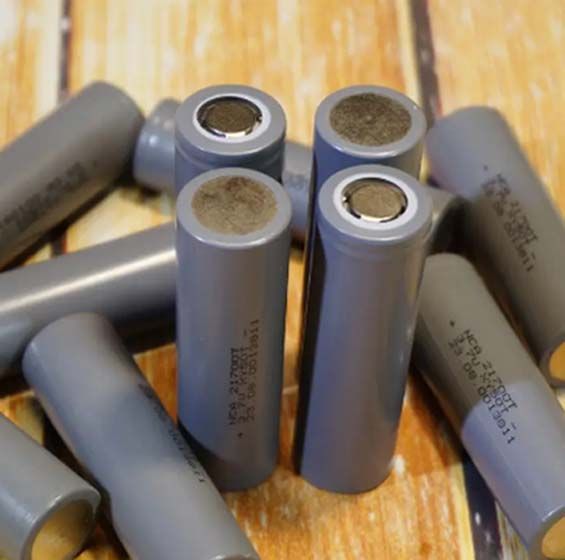 Li-Ion%20Rechargeable%20Tesla%20Battery%20NCR%2021700T%205000mAh%20-%20Image%203