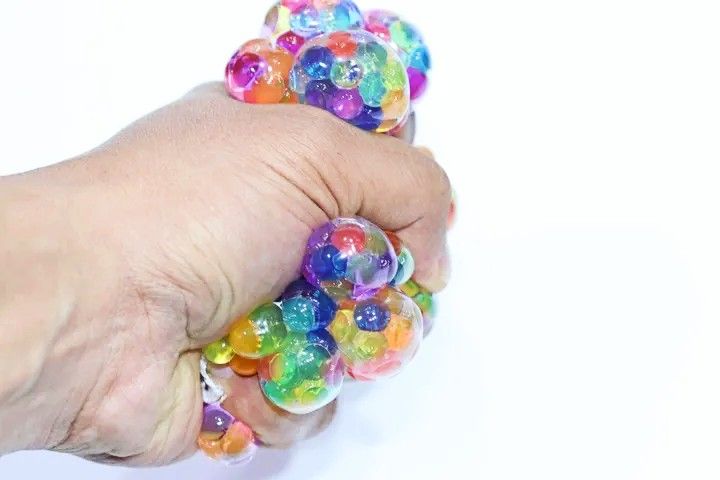 Squeezy%20Mesh%20Ball%20Squishy%20Toy%20With%20Rainbow%20Color%20Orbeez%20Inside%20-%20Image%204