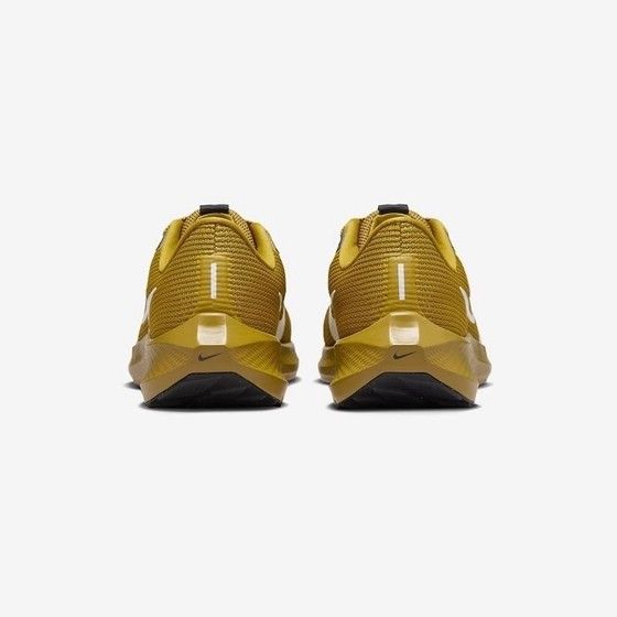 Pegasus%2040%20Shoes%20For%20Men%20DV3853-700%20-%20Image%202