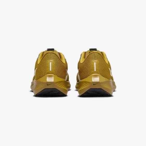 Pegasus%2040%20Shoes%20For%20Men%20DV3853-700%20-%20Image%202