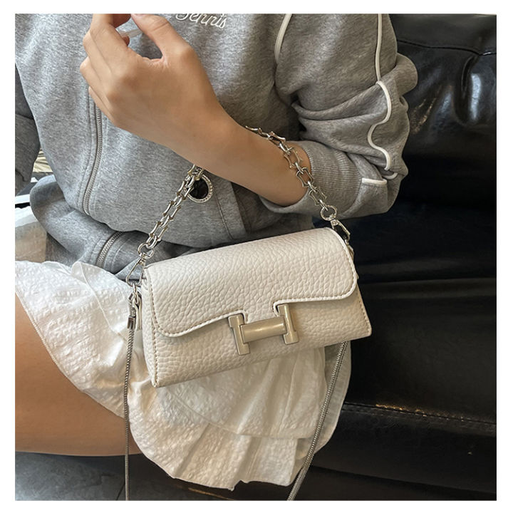 Women%E2%80%99s%20PU%20Leather%20Handbag%202607%20%7C%20Stylish%20Ladies%20Shoulder%20&%20Crossbody%20Bag%20with%20Chain%20Strap%20&%20Pendant%20%7C%20Party%20Casual%20Mini%20Bag%20for%20women%20-%20Image%203
