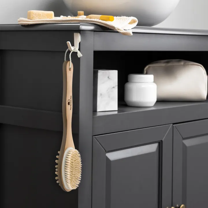 Bamboo%20Exfoliating%20Wet%20and%20Dry%20Bath%20Body%20Brush%20with%20Handle%20-%20Image%202