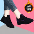 New Spring and Autumn Old Beijing Cloth Shoes Women's Walking Shoes Soft Sole Mother's Sports Shoes Breathable Mesh Shoes Fashion Casual Shoes. 