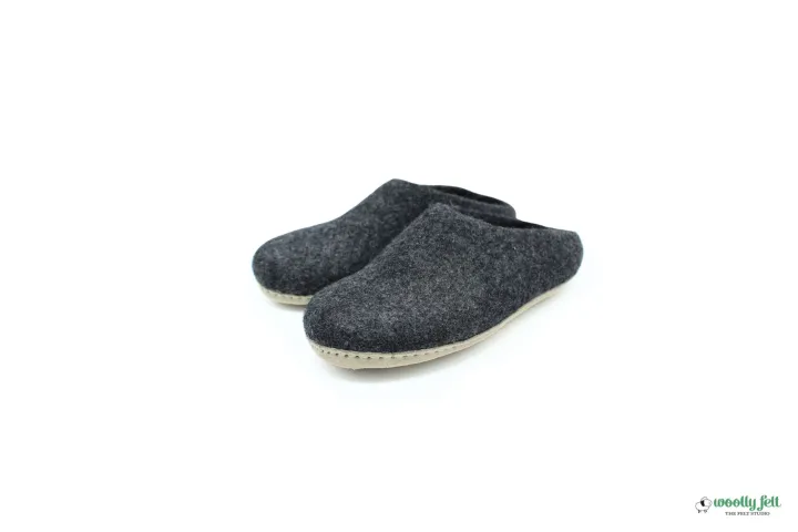 Handmade%20Charcoal%20Classic%20Wool%20Felt%20Slipper%20with%20Leather%20Sole%20-%20Image%203