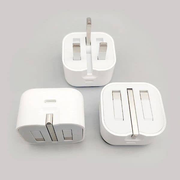 20w%20Usb-c%20To%20Lightning%20Three%20Pin%20Charger%20-%20Image%204