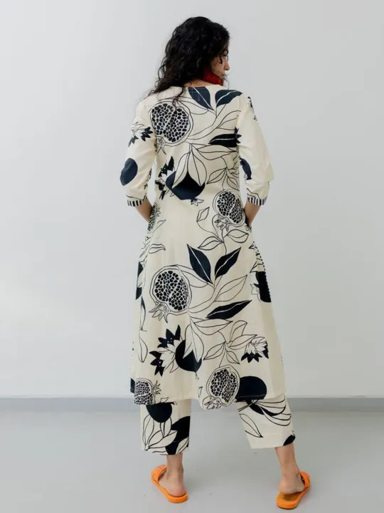 Fabdale%20White%20Floral%20Printed%20V-Neck%20Kurta%20Pant%20Co-ord%20Set%20%7C%20Wedding,%20Party%20&%20Festive%20Wear%20(RYEX009)%20-%20Image%202