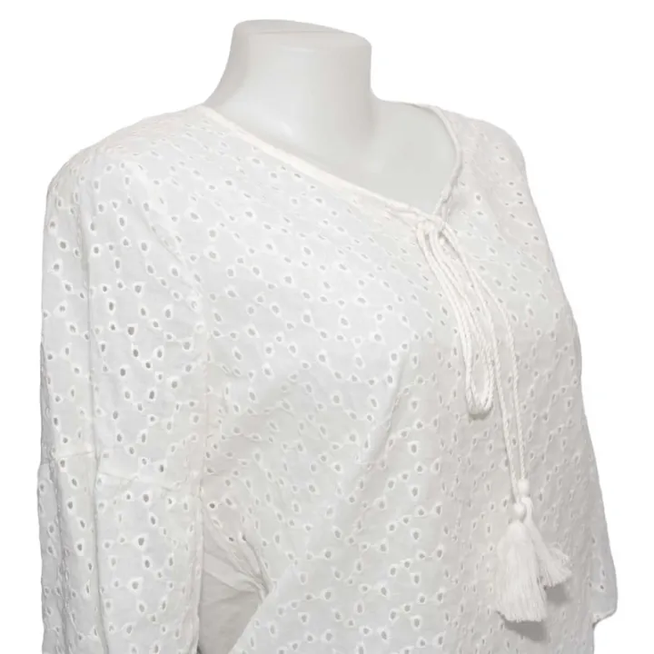 White%20Color%20Tops%20For%20Girls%20-%20Image%203