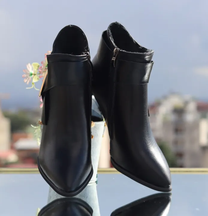 Veloria%20%E2%80%93%20Ladies%E2%80%99%20Elegant%20Premium%20Black%20Ankle%20Boots%20with%20Gold%20Accent%20-%20Image%204