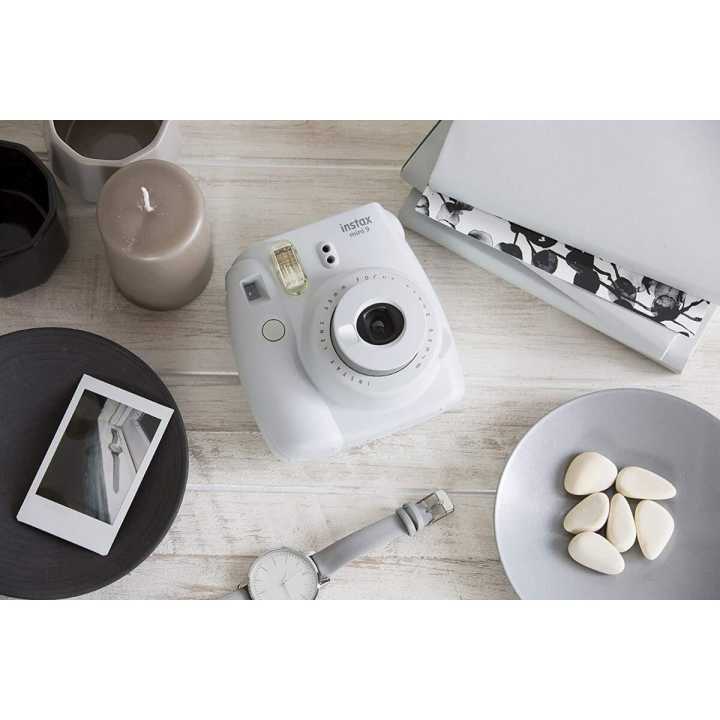 Fujifilm%20Instax%20Mini%209%20Instant%20Camera(Smoky%20White)%20-%20Image%2010