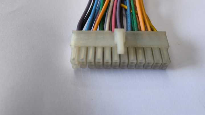 ATX%2020%20pin%20to%2024%20pin%20power%20supply%20female%20to%20male%20adapter%20-%20Image%203