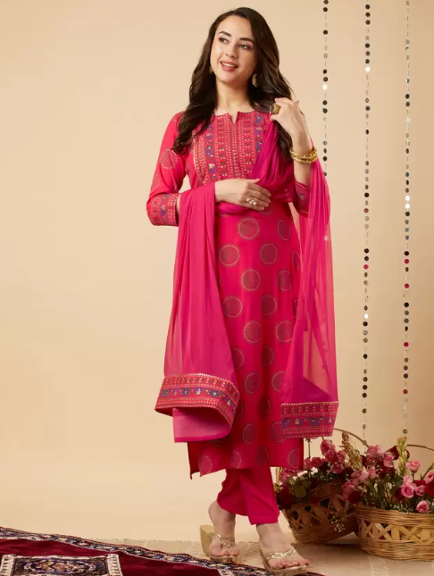 Women%20Cotton%20Blend%20Kurta%20Pant%20Dupatta%20Set%20-%20Image%205