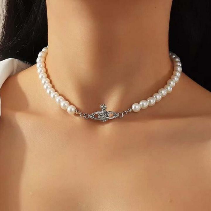 Pearl necklace with crown discount