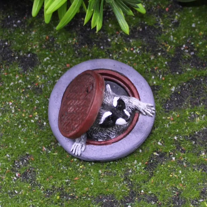 Personality Q-version Miniature Raccoon Figurines Resin Manhole Cover ...