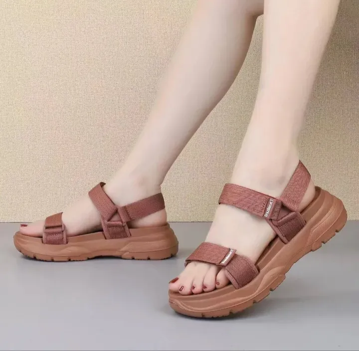 Luxurious Fashion Thick Sole Enjoyable Sandal For Women's