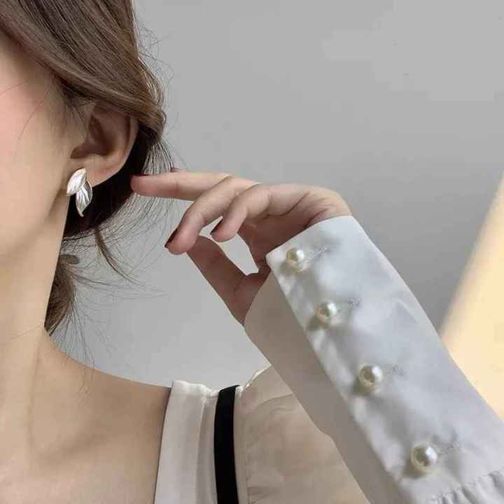 Leaf%20Pendant%20Earrings%20for%20Women,%20Blue%20and%20White,%20Adorable%20Jewelry,%20Trendy,%20Summer,%20Fresh,%20New%20Collection,%202025%20-%20Image%203