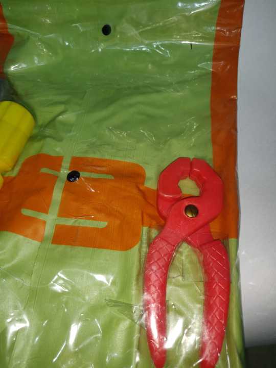 Engineer%20Dress%20Costume%20With%20Packing%20And%20Engineer%20Using%20Equipments%20-%20Image%205