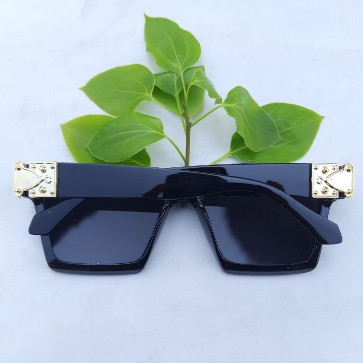 Square%20Full%20Black%20Sunglasses%20for%20Women%20-%20Korean%20Style%20Eyewear%20with%20CR-39%20Lenses%20-%20Women's%20Black%20Sunglasses%20-%20Image%203