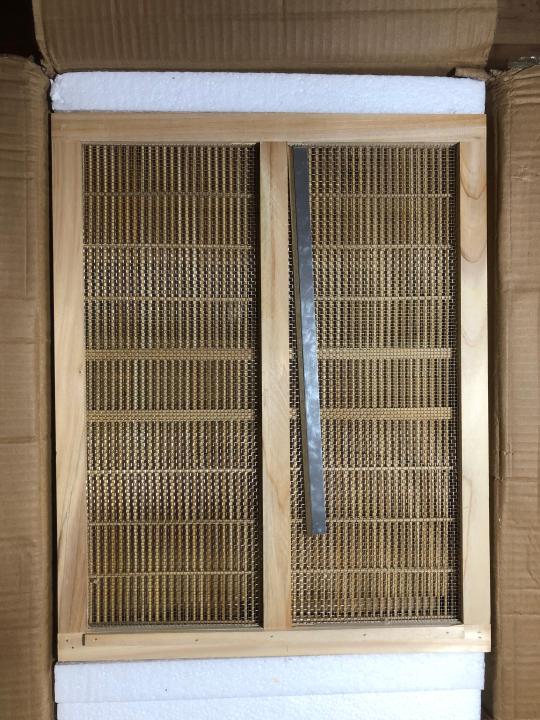 Flow%20Bee%20Hive%20%E2%80%93%20Automatic%20Honey%20Harvesting%20Beehive%20with%20Flow%20Frames%20%7C%20Beekeeping%20Made%20Easy%20-%20Image%207