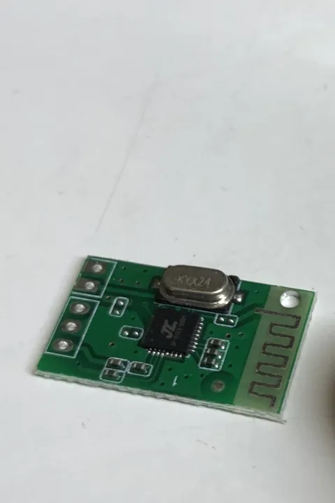 Bluetooth%20Audio%20Receiver%20Module%20with%203.0,%20MP3%20Support,%203%20Output%20Terminals%20for%20Wired%20Earphones%20or%20Amplifier%20Connection%20-%20Image%202