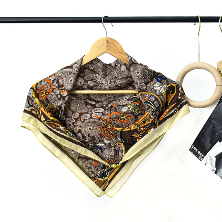 Suzhou%20and%20Hangzhou%20portable%20lazy%20magnetic%20buckle%20triangle%20scarf%20multi-purpose%20wholesale%20autumn%20and%20winter%20shawls,%20square%20scarves,%20silk%20scarves,%20scarves,%20high-end%20sense%20-%20Image%209