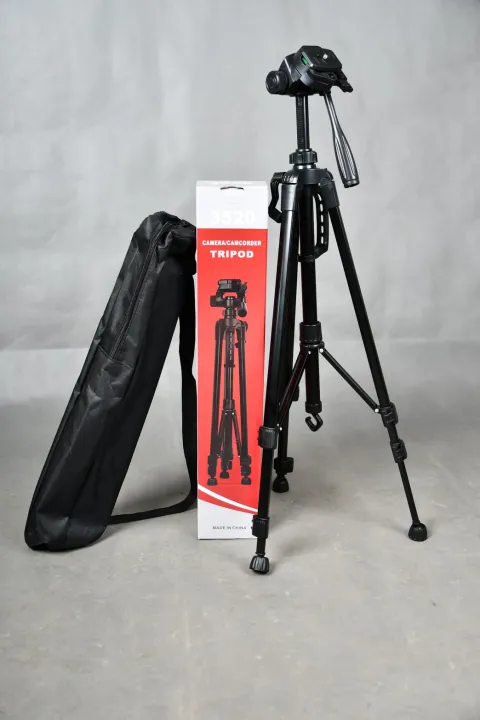 T3520%20Lightweight%20Sturdy%20Compact%20Tripod%20Black%20-%20Image%203