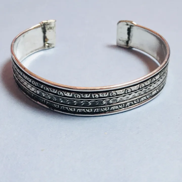 Simple%20Metal%20Bracelet.%20Adjustable%20Unisex%20Bracelet%20-%20Image%208