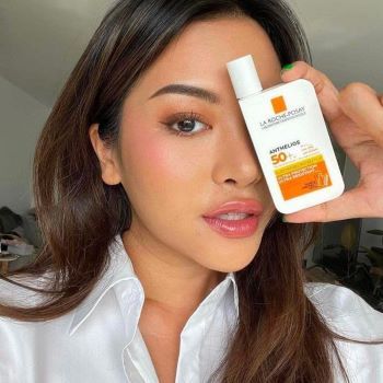 La%20Roche-Posay%20Anthelios%20UVMUNE%20400%20Invisible%20Fluid%20SPF50+%20Sun%20Cream%2050ml%20-%20Image%206