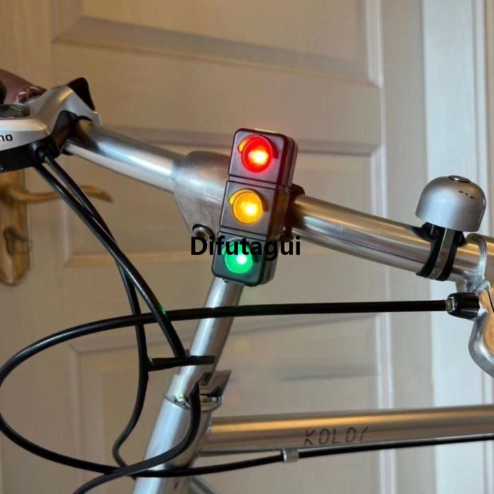 Difutagui 2025 NEW Flash Tail Rear Lights Waterproof Bicycle Tail Light Smart Warning Sales promotion Bicycle Rear Light Multifunctional Charging Led Bike Light Riding