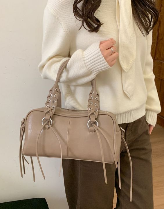 Women%E2%80%99s%20PU%20Leather%20Handbag%206625%20%7C%20Designer%20Handheld%20&%20Crossbody%20Bag%20%7C%20Stylish%20Leather%20Strap%20Detail%20Design%20bag%20for%20women%20-%20Image%204