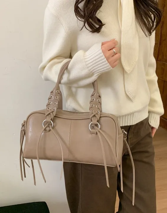 Women%E2%80%99s%20PU%20Leather%20Handbag%206625%20%7C%20Designer%20Handheld%20&%20Crossbody%20Bag%20%7C%20Stylish%20Leather%20Strap%20Detail%20Design%20bag%20for%20women%20-%20Image%204
