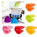 Silicone Hot Pot Holder Oven Mitts Mini Cooking Protection Glove Home Use(1Pair) (Colour May Vary). 
