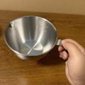 2Pcs/set sturdy Fine Mesh Stainless Steel Colander Large Capacity with Handle Drain Basket Measuring Scale Durable Scale Measuring Cup Vegetable Washing Basin. 