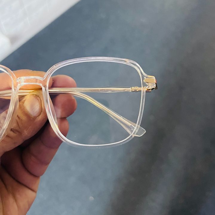 Elegant%20Women's%20Transparent%20Full%20Rim%20Eyeglasses%20with%20Clear%20Frame%20and%20Gold%20Accents%20-%20Image%204