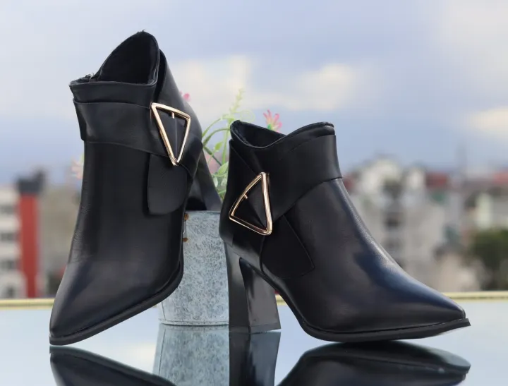 Veloria%20%E2%80%93%20Ladies%E2%80%99%20Elegant%20Premium%20Black%20Ankle%20Boots%20with%20Gold%20Accent%20-%20Image%202