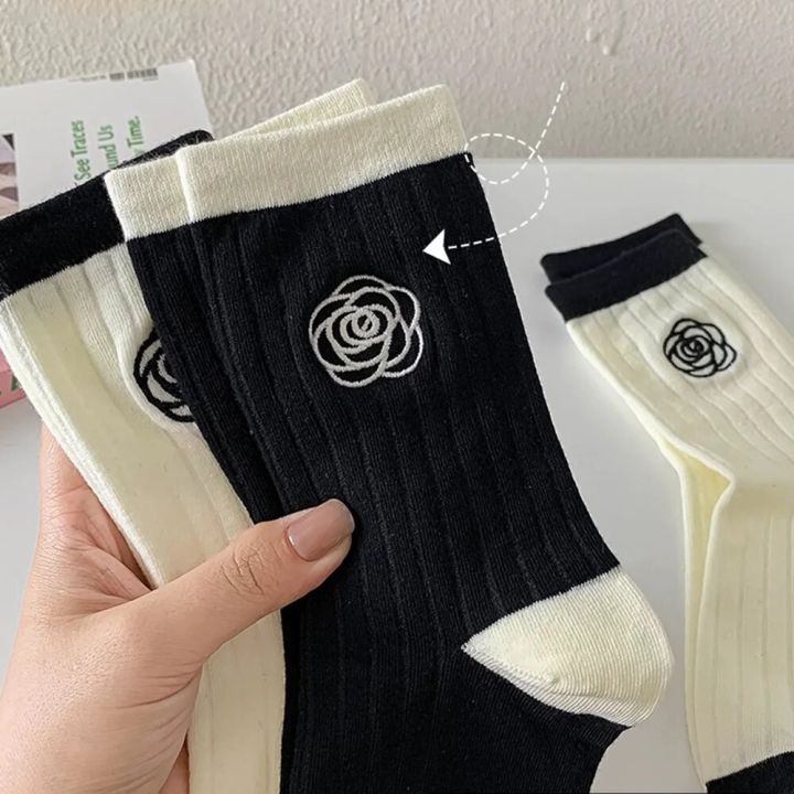 HOT%20Sweet%20Lolita%20Flower%20Cotton%20Socks%20Japanese%20Camellia%20Rose%20Socks%20Women%20Girls%20Students%20Ins%20Skirt%20Matching%20Black%20White%20Mid-tube%20Sock%20-%20Image%205