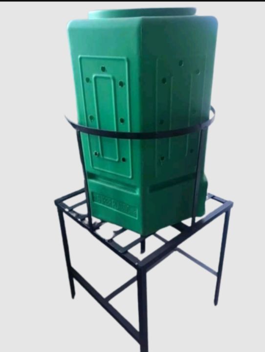 Plastic%20Compost%20Bin%20For%20Composting%20Organic%20Waste%20With%20Lid%20-%20Image%202