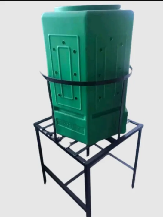Plastic%20Compost%20Bin%20For%20Composting%20Organic%20Waste%20With%20Lid%20-%20Image%202