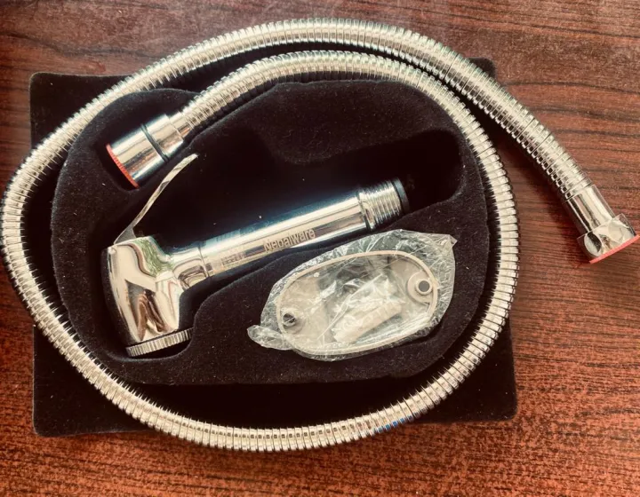 Commode%20Spray%20Brass%20-%20Image%204