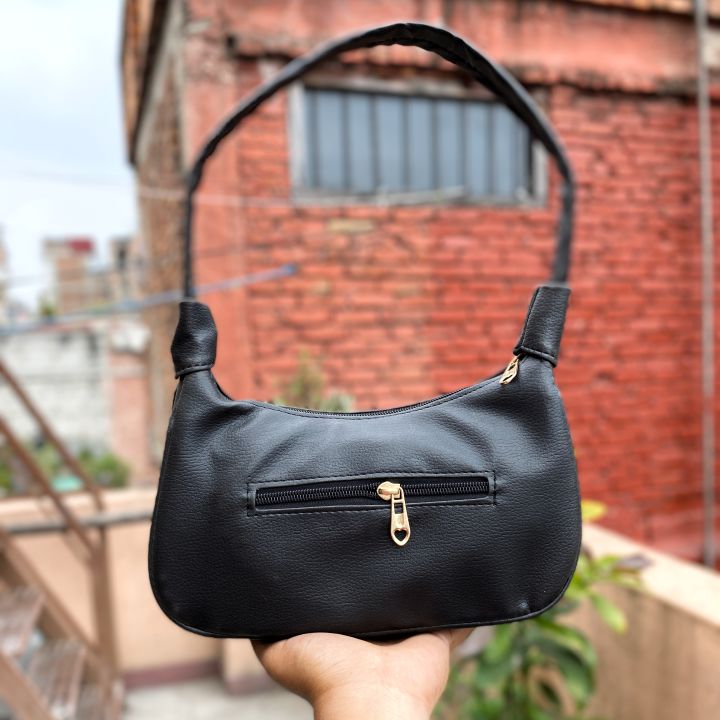 Ladies%20Shoulder%20Bag%20With%20Chain%20In%20Black%20Color%20-%20Image%202