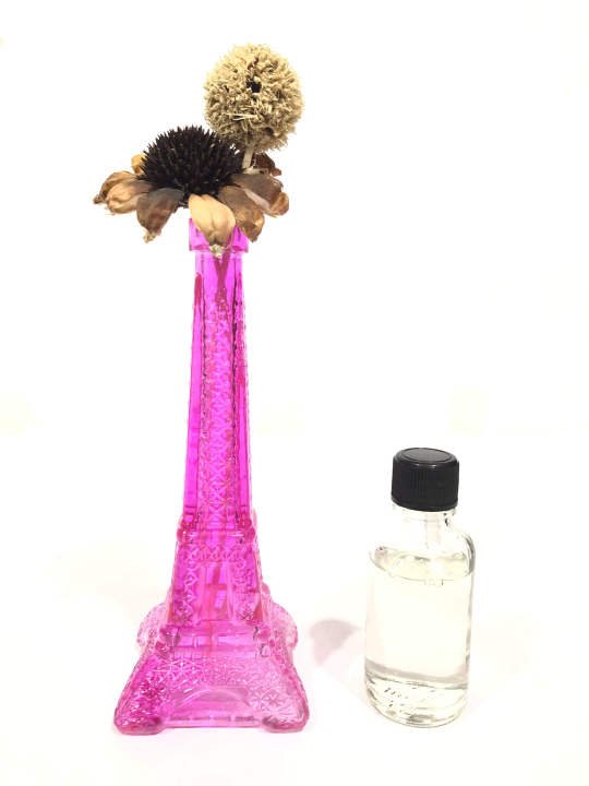 Room Freshner Diffuser Eiffel Tower Design Showpiece / Air Fragrance perfume with stick Figure / Statue / Gift Item
