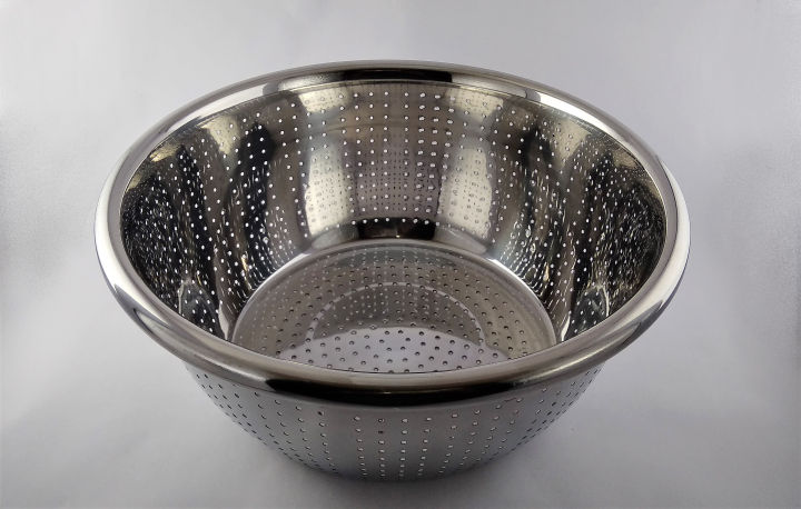 Stainless%20Steel%20Colander-32%20cm%20(Easy%20to%20Strain%20%20Noodles,Vegetables,%20Fruits,%20Pasta%20etc..)%20-%20Image%203