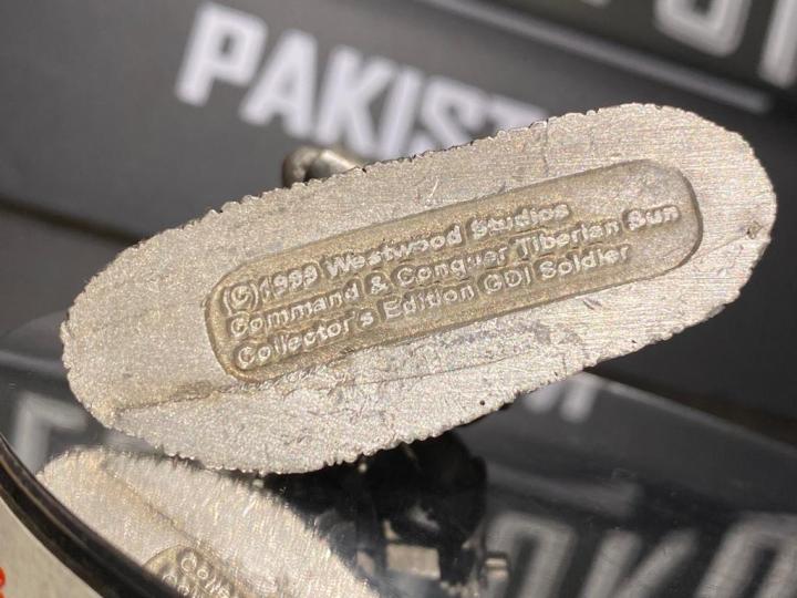 Metal%20figure%202.7%20inch%20Command%20&%20Conquer%20Tiberian%20Sun%20Collector's%20Edition%20GDI%20Soldier%20-%20Image%204