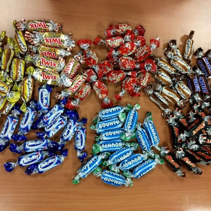 Celebrations%20Chocolate%20Big%20Round%20Box%20650gm%20-%20Image%202