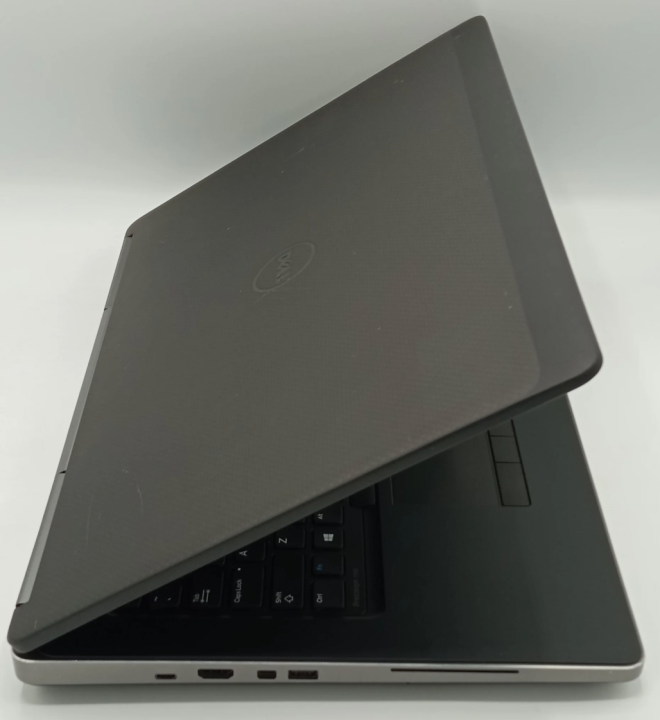 Dell%20Precision%207720%20%7C17%20Inches%20%7C%20Intel%20Xeon%203.1%20GHz%20Processor%20%7C%2016GB%20Ram%20%7C%20750GB%20SSD%20%7C%20NVIDIA%20Quadro%20P3000%20%7C%20Black%20-%20Image%204