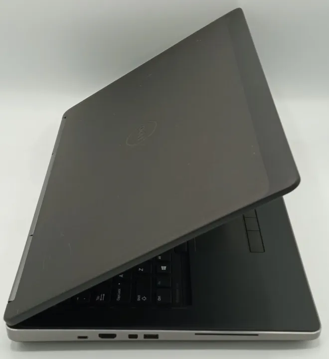 Dell%20Precision%207720%20%7C17%20Inches%20%7C%20Intel%20Xeon%203.1%20GHz%20Processor%20%7C%2016GB%20Ram%20%7C%20750GB%20SSD%20%7C%20NVIDIA%20Quadro%20P3000%20%7C%20Black%20-%20Image%204