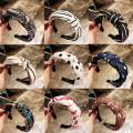 Wide Knot Headband for Women - Fashionable Elastic Fabric, Random Color, Comfortable Design. 